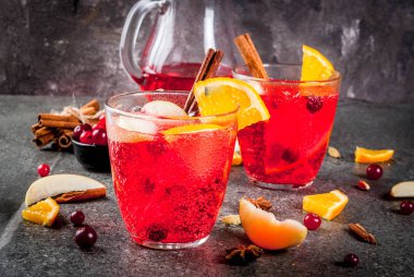 Kızılcık ve turuncu yumruk