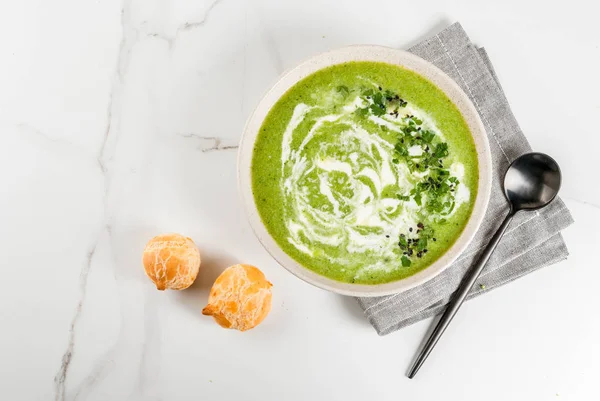 Brokoli kremalı çorba.