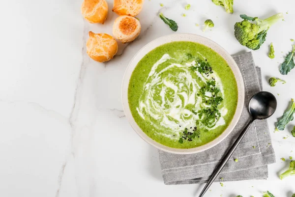 Brokoli kremalı çorba.