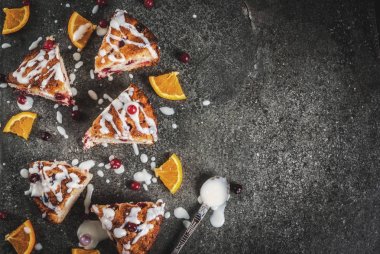 Kızılcık ve turuncu çörekler