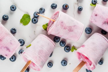 Yaban mersini dondurma popsicles 