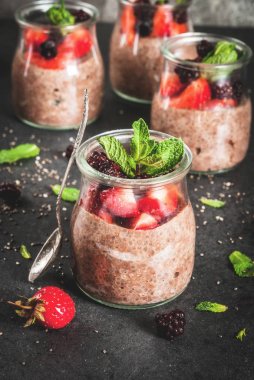 Chia tohum ile Çikolatalı puding