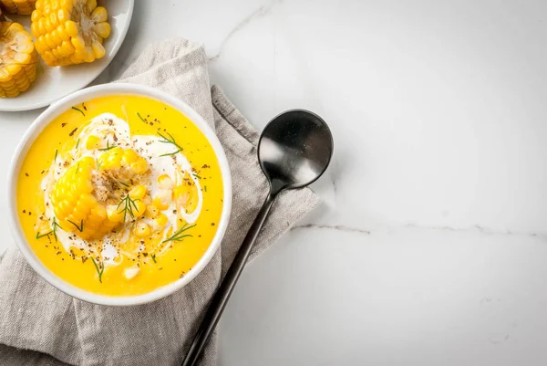 Vegan cuisine. Traditional autumn corn soup. Served with corn co — Stock Photo, Image