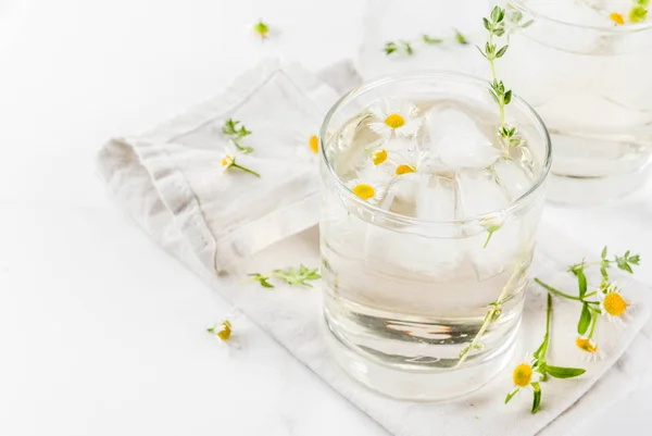 Cocktail de camomille, thym et miel — Photo