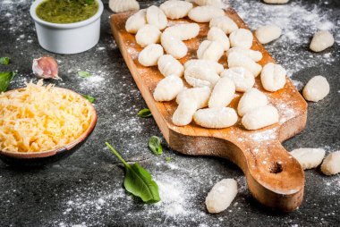 Çiğ çiğ Patates gnocchi