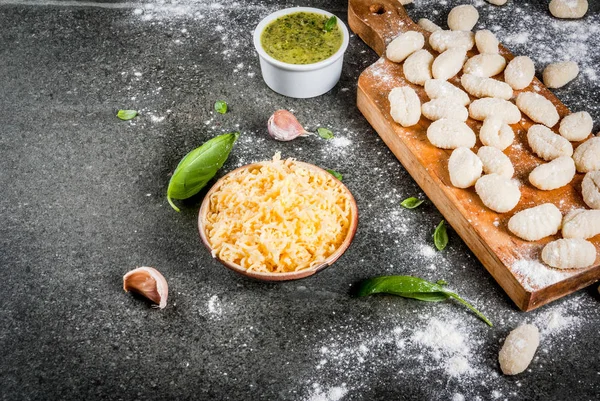 Çiğ çiğ Patates gnocchi