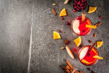 Kızılcık ve turuncu yumruk