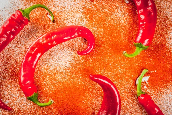 Grond en verse rode chilipeper — Stockfoto