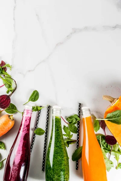 Renkli meyve smoothies