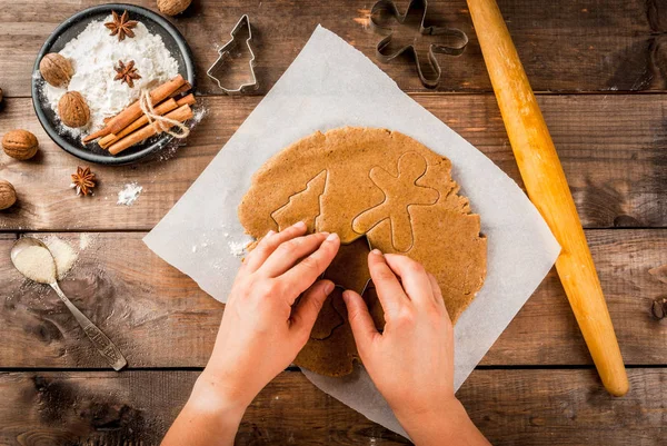 Kochen selbst gebackener Lebkuchen — Stockfoto