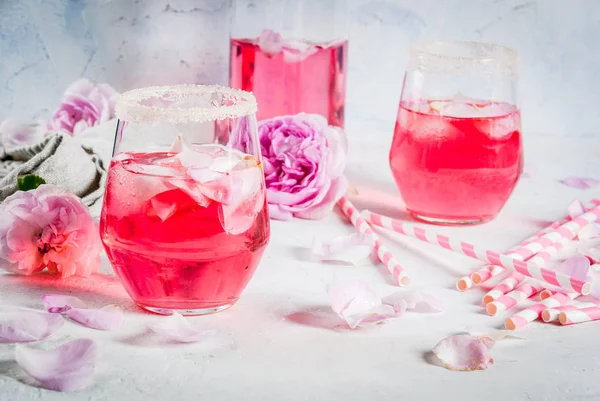 Cocktail di rosa chiaro, vino rosato — Foto Stock