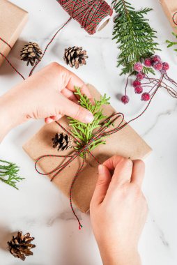 Kahve ve hediyeler ile Noel için hazırlık
