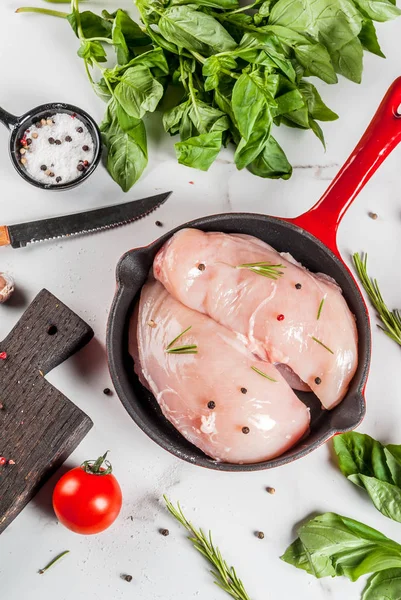 Çiğ tavuk göğsü fileto