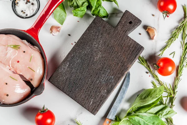 Çiğ tavuk göğsü fileto