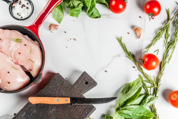 Çiğ tavuk göğsü fileto