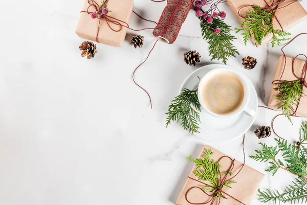 Kahve ve hediyeler ile Noel için hazırlık