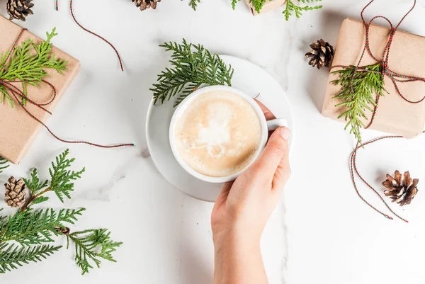 Kahve ve hediyeler ile Noel için hazırlık