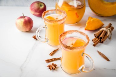 Baharatlı sıcak kabak sangria
