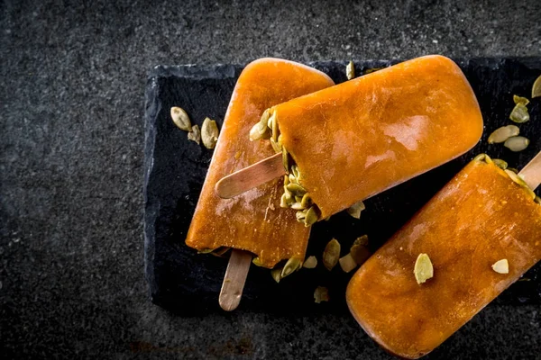 Ideas for autumn dishes from pumpkins. Treats for a Thanksgiving — Stock Photo, Image