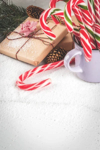 Noel zaman kavramı, Noel ağaç dalları, çam kozalakları, GIF