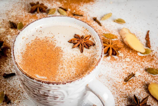 Té tradicional indio masala chai —  Fotos de Stock