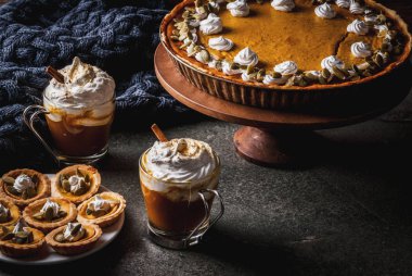 Kabak pasta, tartlets ve latte