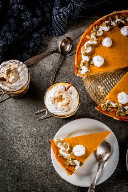 Kabak pasta, tartlets ve latte