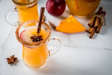 Baharatlı sıcak kabak sangria
