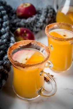 Baharatlı sıcak kabak sangria