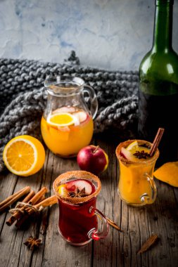 Beyaz ve kırmızı sıcak sangria