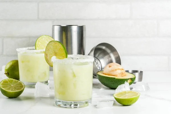 Avocado und Limetten-Margarita — Stockfoto