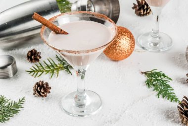 Noel yumurta likörü martini kokteyl