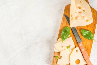 Fesleğen ile peynir