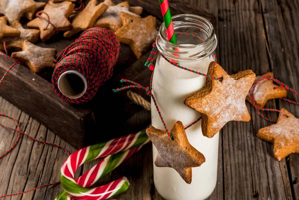 Milk with gingerbread stars — Stock Photo, Image