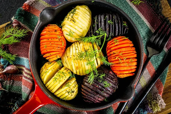 Remolacha Hasselback, zanahorias y patatas — Foto de Stock