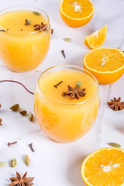 Sıcak baharatlı kış turuncu yumruk