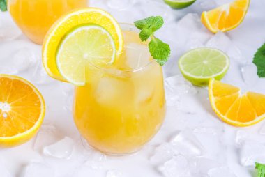 Portakal ve limon ile yaz narenciye yumruk