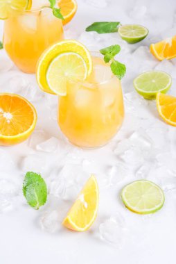 Portakal ve limon ile yaz narenciye yumruk