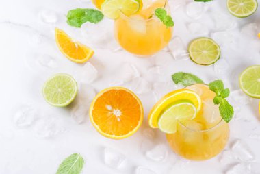 Portakal ve limon ile yaz narenciye yumruk