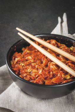 Kore çanak, kimchi