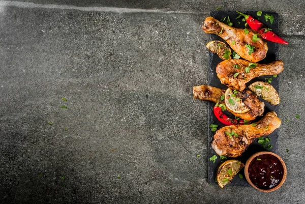 Frango grelhado com limão e pimenta — Fotografia de Stock