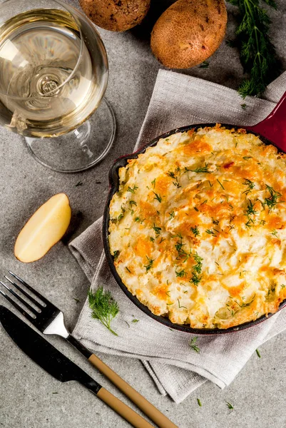 Tavada kıymalı börek