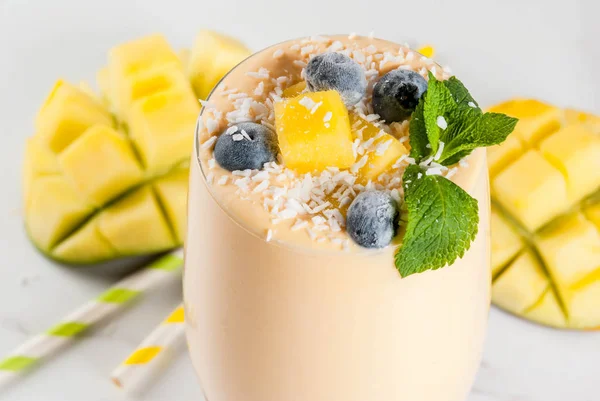 Tropisk mango smoothie — Stockfoto