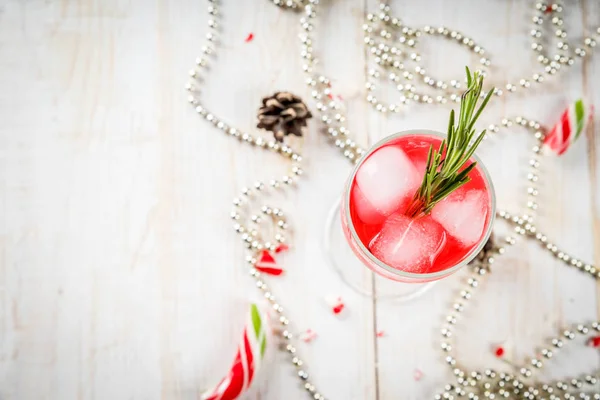 Cocktail med tranbär och rosmarin — Stockfoto