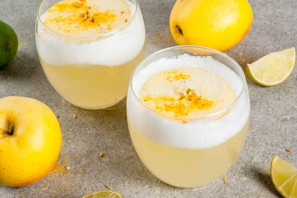 Peruanska, Mexikansk, chilensk drick Recept, Pisco Sour och äpple — Stockfoto