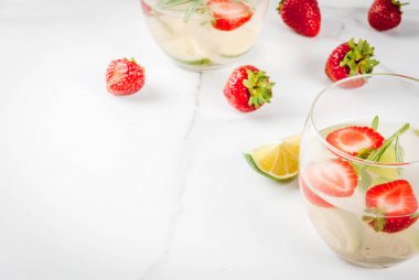 Çilek ve biberiye limonata