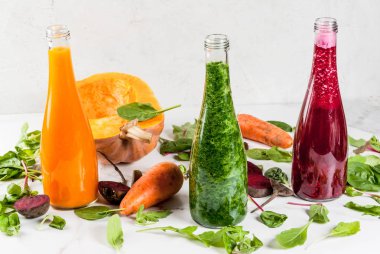 Renkli meyve smoothies