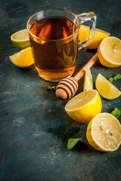 Czarna herbata z cytryna i mięta — Zdjęcie stockowe