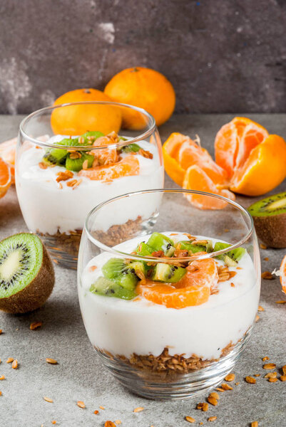 Tangerine and kiwi yogurt granola dessert