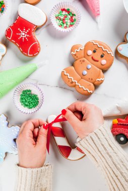 Geleneksel gingerbread çerezleri pişirme